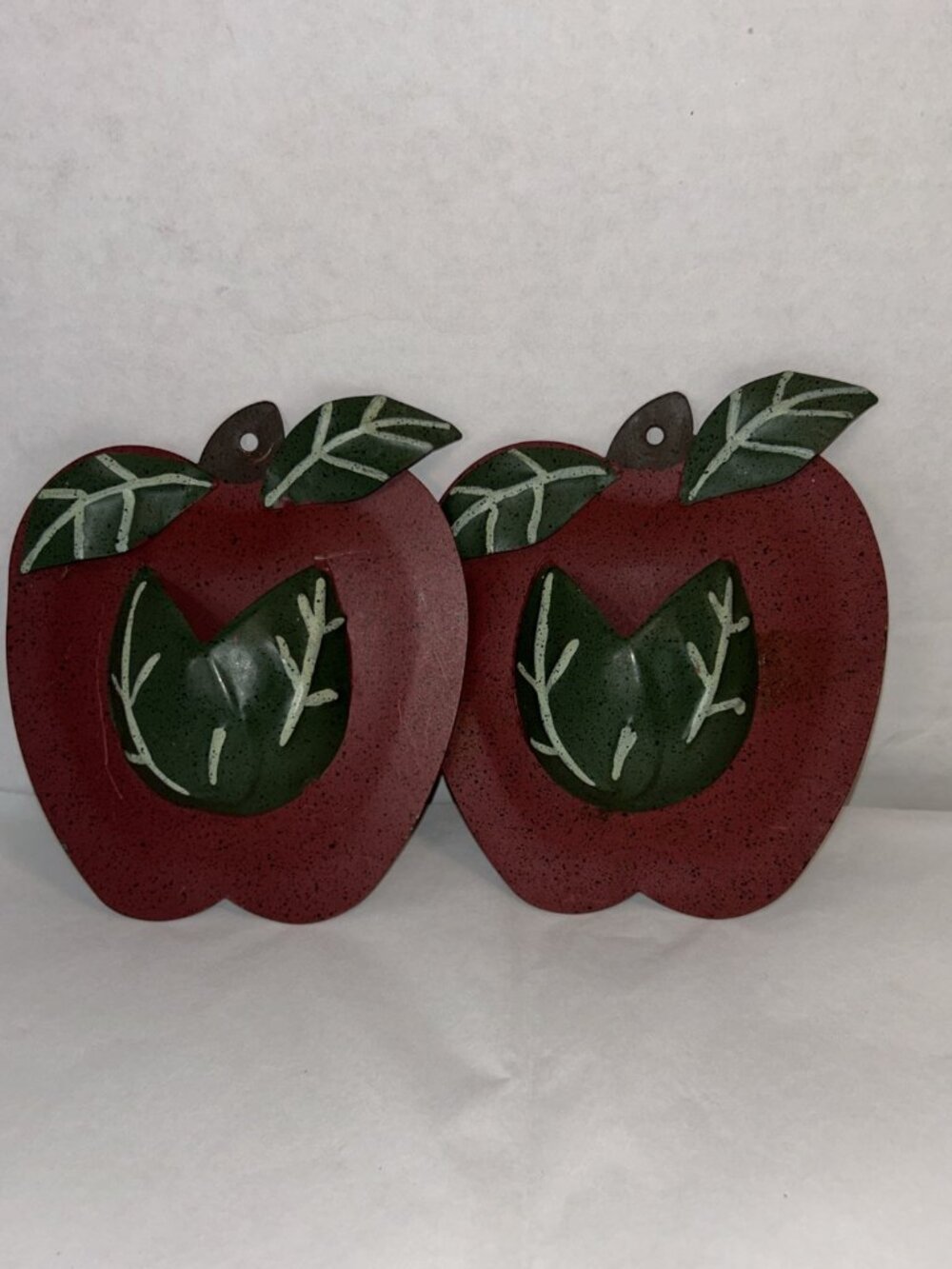 [2] APPLE METAL HANGING WALL pocket DECORATIONS country rustic Gallery Wall